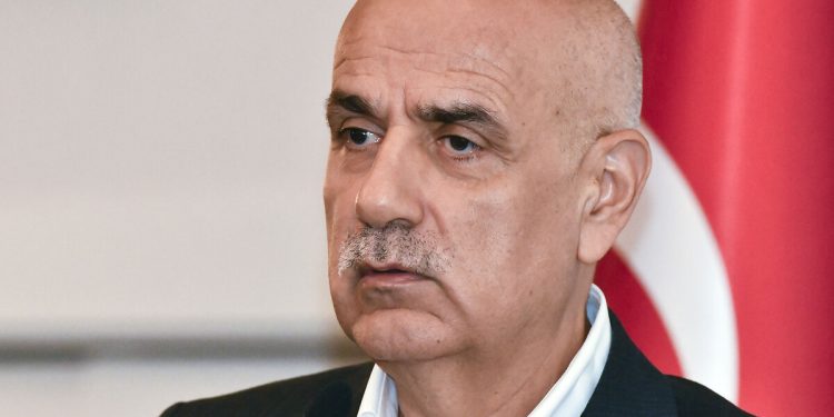 Bakanı Kirişçi’den yardım isteyen çiftçiye: Adını bile söylemiyorsun