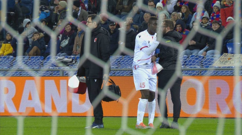 Balotelli İsviçre'yi karıştırdı; taraftara cinsel organını gösterdi, federasyona mafya göndermesi yaptı!