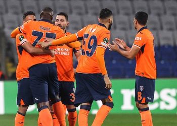 Başakşehir grubu lider tamamladı; Konferans Ligi'nde son 16'ya kaldı!