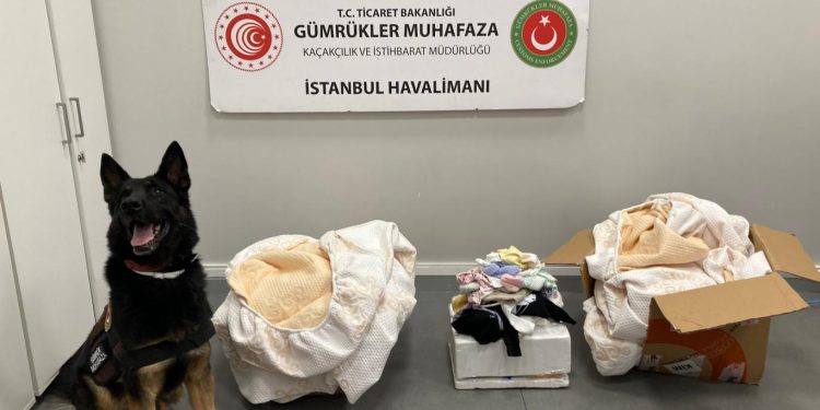 Bebek kıyafetlerine emdirilmiş 15 kilo metamfetamin yakalandı
