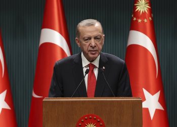 Beştepe'de asgari ücret ve EYT toplantısı