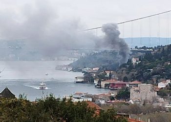 Beykoz'da yangın: Tarihi yalı tehlike altında