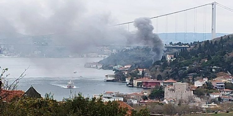Beykoz'da yangın: Tarihi yalı tehlike altında