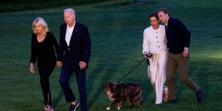 Biden'ın torunu, eşiyle birlikte Beyaz Saray'a taşındı