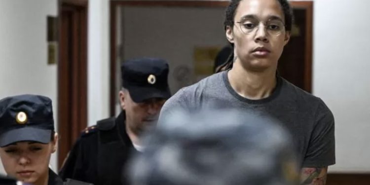 Brittney Griner: Rusya'da mahkum olan basketbol yıldızı zorunlu çalışma kampına gönderildi