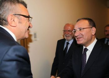 CHP'den 'başörtüsü' için anayasa değişikliği teklifine veto