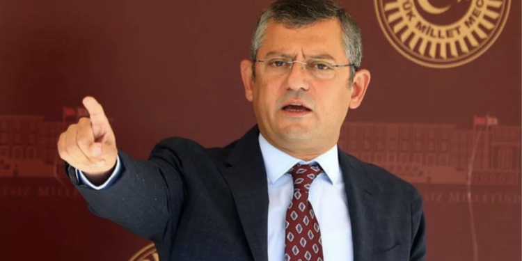 CHP’den ‘Sisi’yle barışma’ yorumu: Seçimi kaybetmemek uğruna tükürdüğü suratı yalıyor