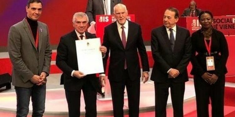 CHP'li Ünal Çeviköz, Sosyalist Enternasyonal Prezidyum üyeliğine seçildi