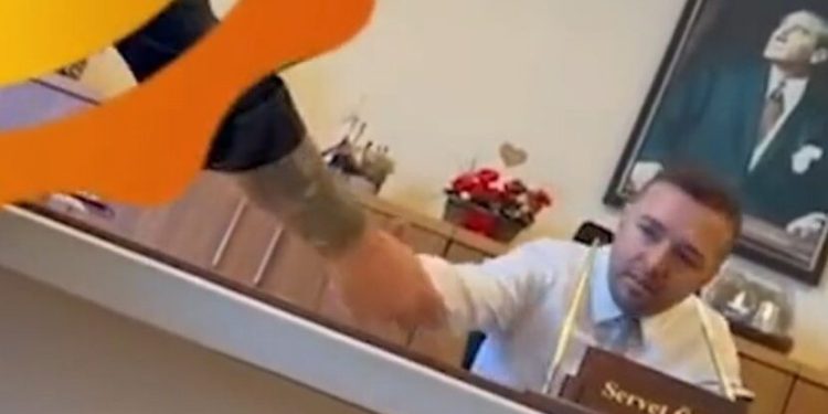 CHP’li belediyenin rüşvetçi müdürü görevden alındı