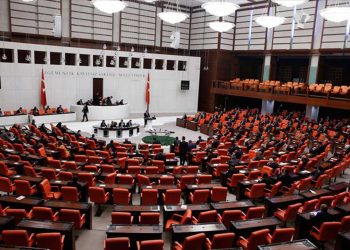 CHP'nin 'Bayram ikramiyeleri asgari ücret tutarında olsun' teklifi reddedildi