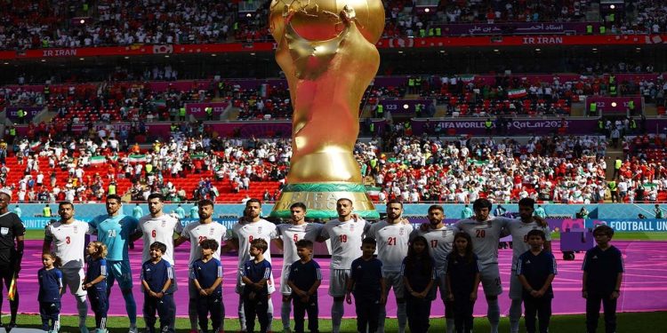 CNN: Devrim Muhafızları, İran milli takımını ailelerine işkence yapmakla tehdit etti