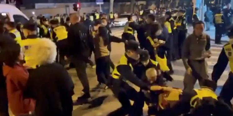 Çin'de sokaklar ve üniversitelerde Covid kısıtlaması protestoları: "Özgürlük istiyoruz"