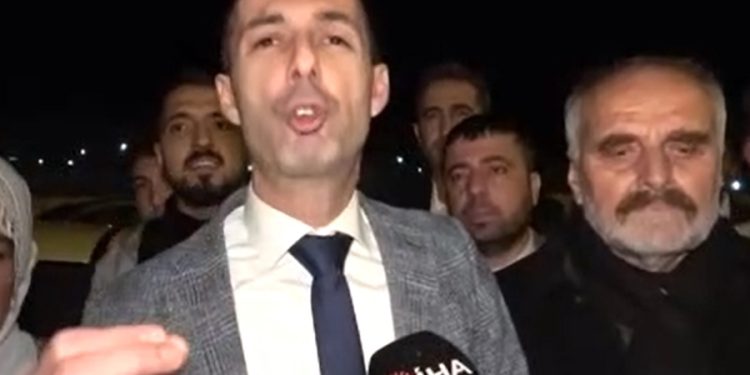 Çocuk istismarıyla suçlanan eski MHP Diyarbakır İl Başkanı’na cezaevi önünde davullu zurnalı karşılama