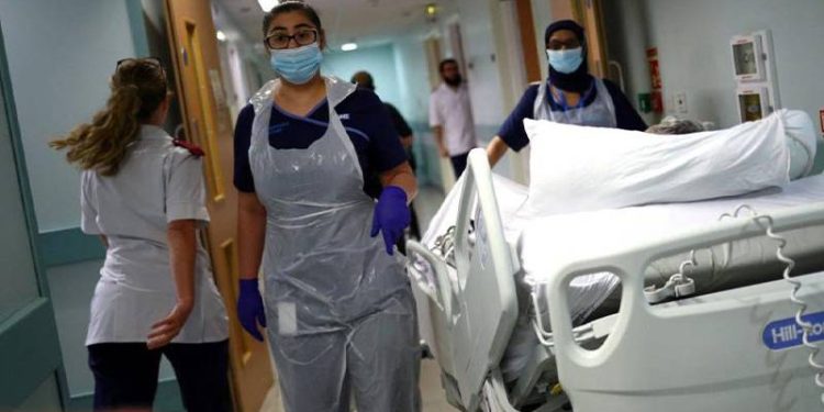 Covid-19 hastası virüsten 411 gün sonra kurtuldu