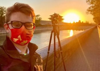 Ç﻿in'deki Covid protestoları: BBC muhabiri gözaltına alındı