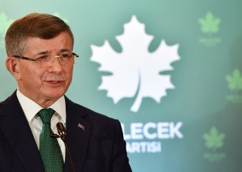 Davutoğlu: Erdoğan artık Bahçeli izin vermeden nefes bile alamaz