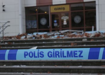 Depremde kalp krizi geçiren yaşlı kadın hayatını kaybetti