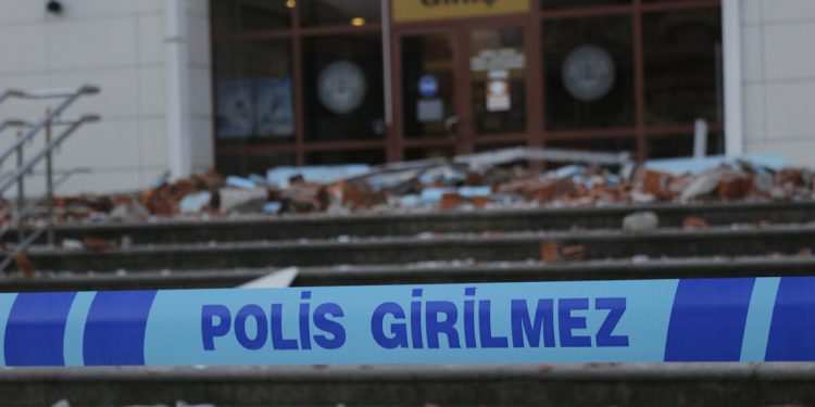 Depremde kalp krizi geçiren yaşlı kadın hayatını kaybetti