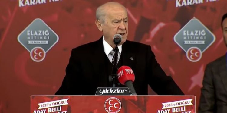 Devlet Bahçeli, miting meydanında tehdit etti: Bize sallanan parmakları kırarız!