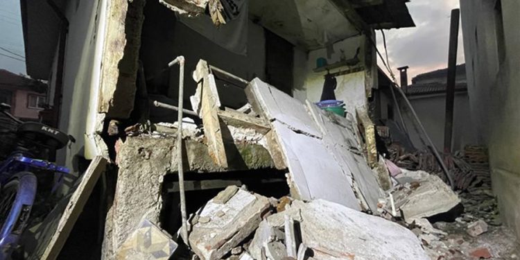 Düzce’deki depremin ardından 74 artçı yaşandı