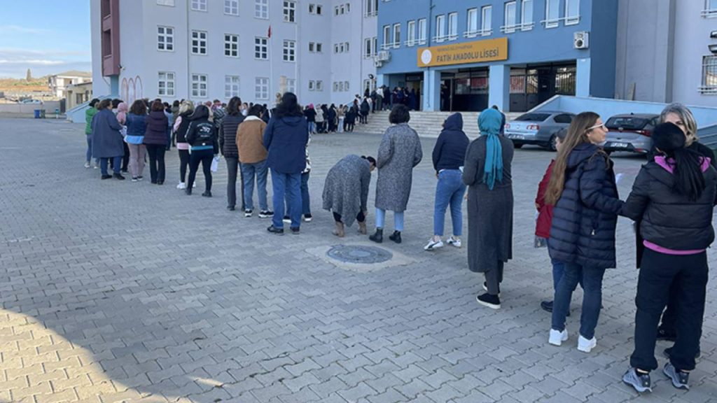 Eğitim İş Genel Başkanı Kadem Özbay: "Cumhuriyet tarihi boyunca öğretmenlik mesleğine yapılmış en büyük saldırı"