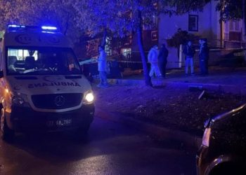 Emekli polis eşini öldürdü