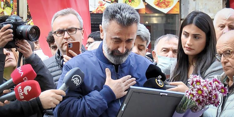 En acı an: Bombalı saldırıda kızını ve eski eşini kaybettiği noktaya geldi