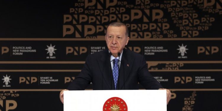 Erdoğan: Devrim görünümlü zehirleme faaliyetlerine asla izin vermeyeceğiz