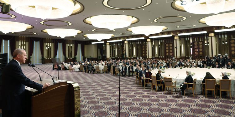 Erdoğan: Parlamentomuzda hava harekâtından rahatsız olan ne idüğü belirsiz birileri var