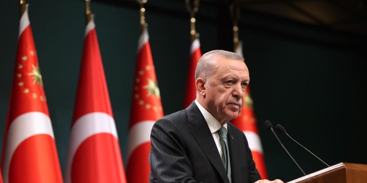 Erdoğan: Patlamada terör kokusu var
