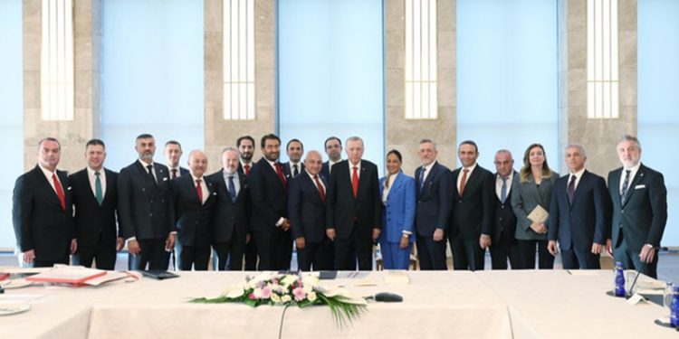 Erdoğan: TFF'den futbola husumetin ve siyasetin girmemesi için azami gayret bekliyoruz