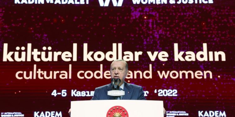 Erdoğan'dan Anayasa'da başörtüsü açıklaması: Uzlaşma sağlanamaması halinde milletimizin takdirine sunmanın yollarını arayacağız