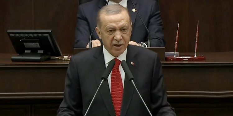 Erdoğan’dan ‘kara harekatı’ açıklaması: En uygun olan vakitte tepelerine bineceğiz