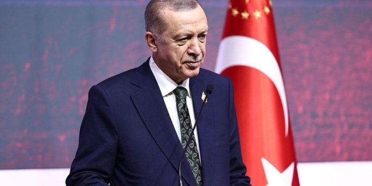 Erdoğan'ın kullandığı 'sürtük' ifadesi için soruşturmaya gerek yok kararı