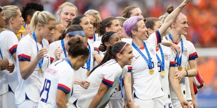 "Erkekler için tasarlanan f﻿utbol topları ve kramponlar kadın futbolunda sakatlık riski yaratıyor"