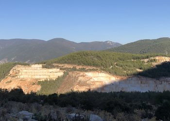 Ertuğrul Günay fotoğraflarıyla paylaştı; taş ocakları, ormanları talan ediyor