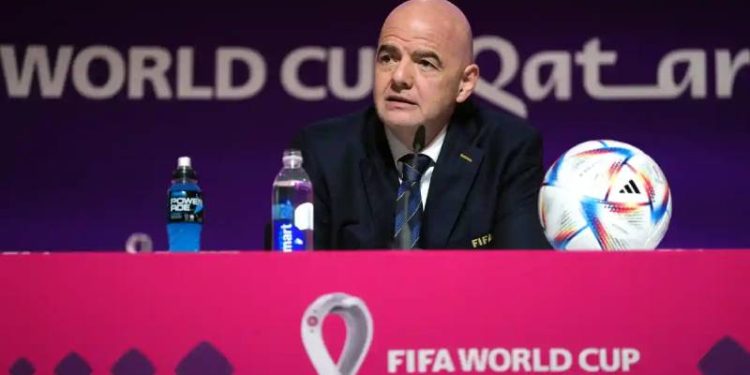 FIFA Başkanı, Katar'ın ev sahipliğini böyle savundu: Avrupa ahlak dersi vermeden 3 bin yıldır yaptıkları için özür dilesin