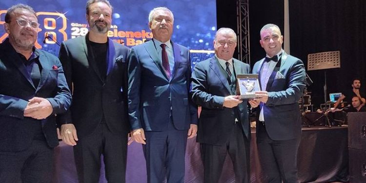 Fatih Terim'e "Güneyin İncisi" ödülü!