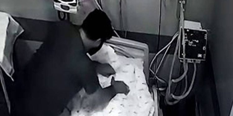 Felçli hastaya yoğun bakımda eziyet edilen hastaneye kilit vuruldu