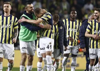 Fenerbahçe-Sivasspor galibiyetinin ardından Serdar Aziz'den dikkat çeken hareket