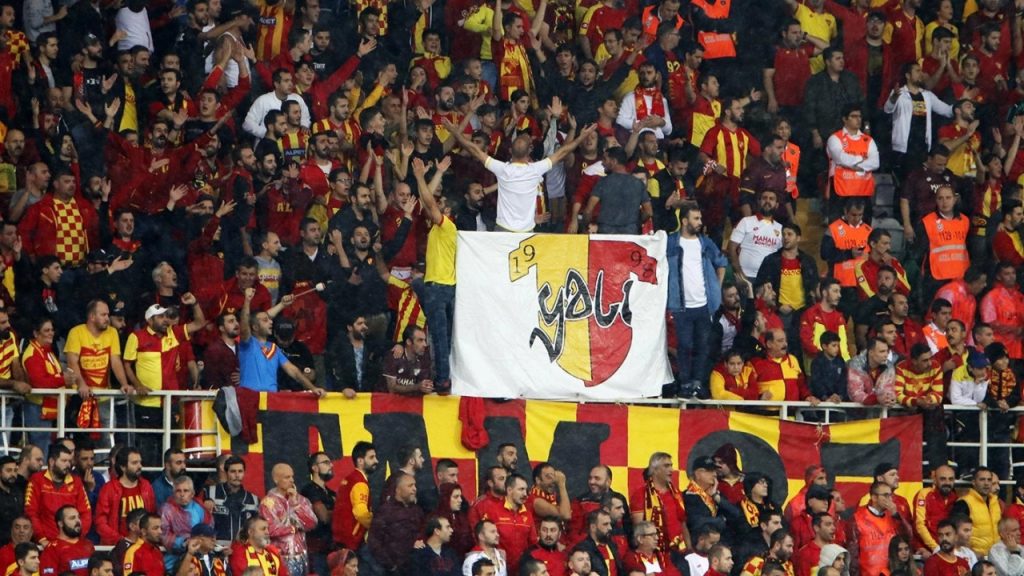 Göztepe Taraftar grubundan açıklama: 'Terör örgütü gibi organize olmuş bir grup...'