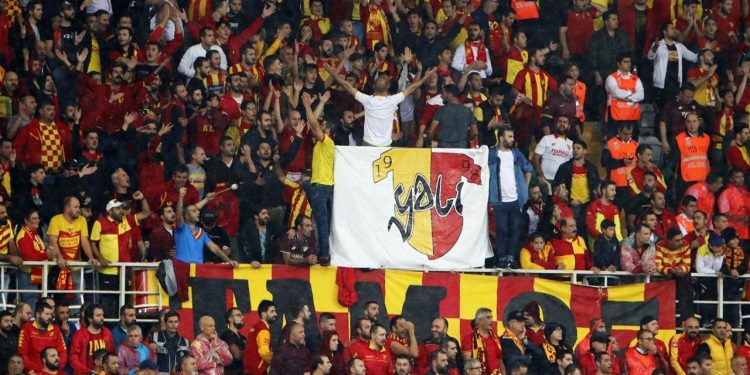 Göztepe Taraftar grubundan açıklama: 'Terör örgütü gibi organize olmuş bir grup...'