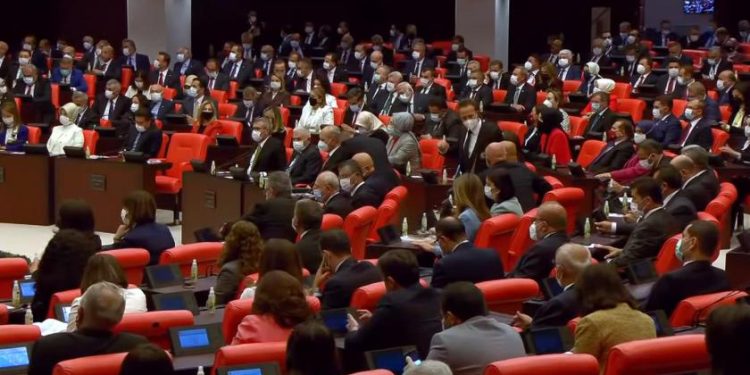 HDP’nin ‘Taksim saldırısı araştırılsın’ önergesi AKP ve MHP oylarıyla reddedildi