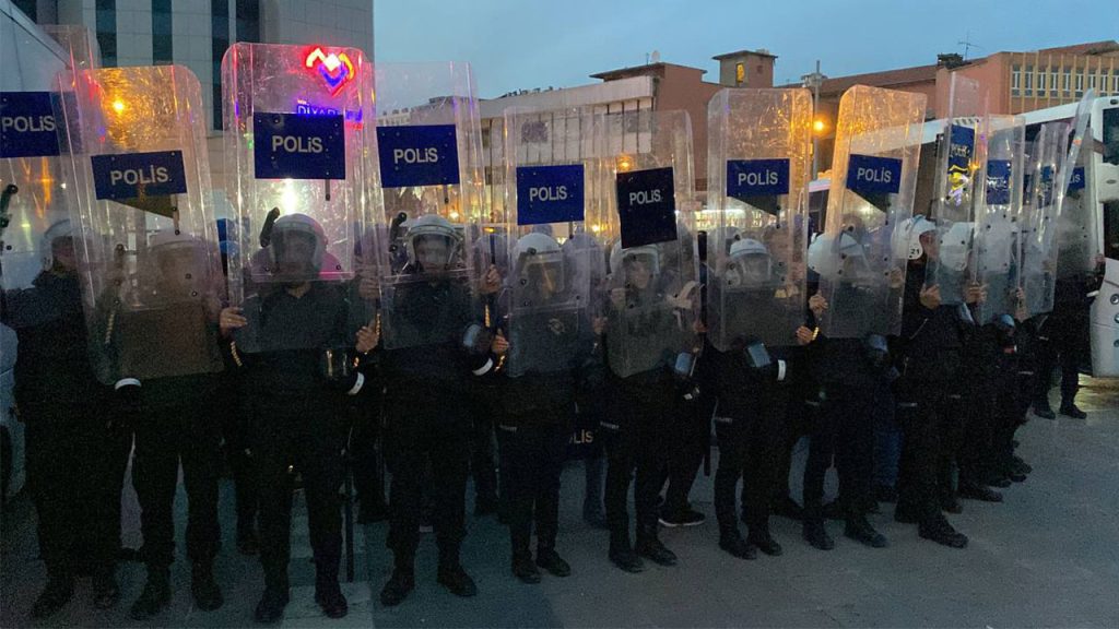 Hava operasyonunu protesto edenlere polis müdahalesi: Gözaltılar var