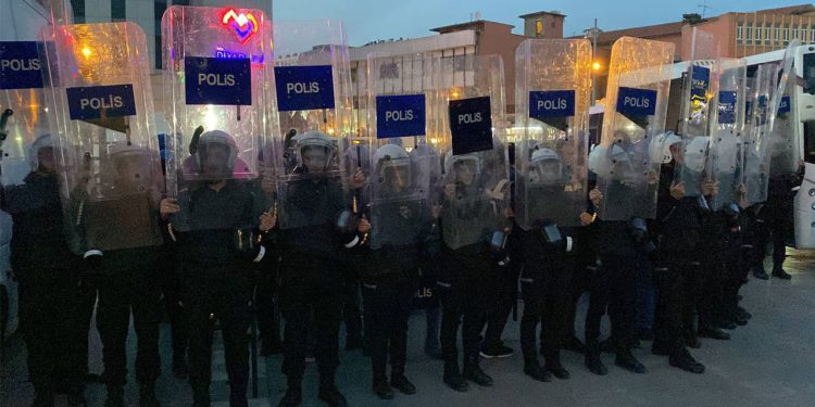 Hava operasyonunu protesto edenlere polis müdahalesi: Gözaltılar var