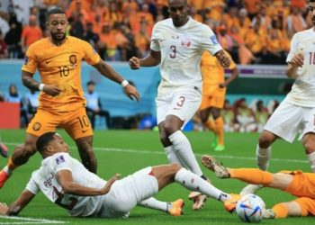 Hollanda ve Senegal son 16'da