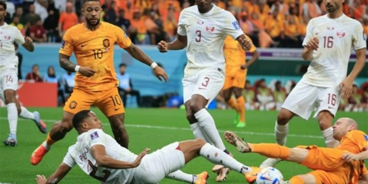 Hollanda ve Senegal son 16'da