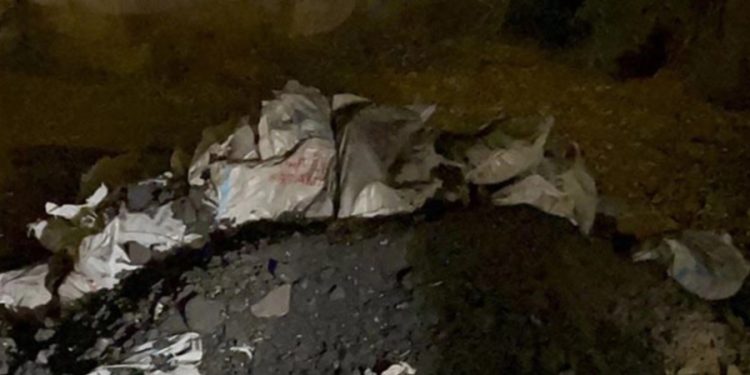 İmam hatip müdürü, okulun kömürünü evini boyaması karşılığında boyacıya sattı