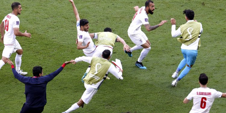 İran, Galler'i uzatma dakikalarında devirdi!