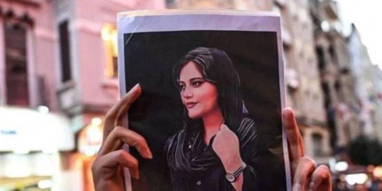 İran'da Mahsa Emini eylemleriyle ilgili başkentte bine yakın iddianame hazırlandı